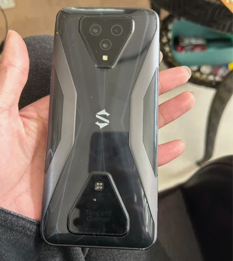 自用游戏手机黑鲨3S成色如图无拆无修功能完...