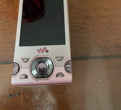 索尼音乐机皇粉色w995低价出 成色还可以...