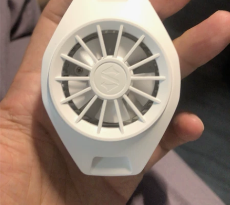 黑鲨手机散热器，打游戏必备神器。功能正常单...