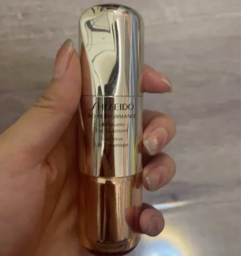 资生堂眼霜，使用感很好但是不适合我。余量不...