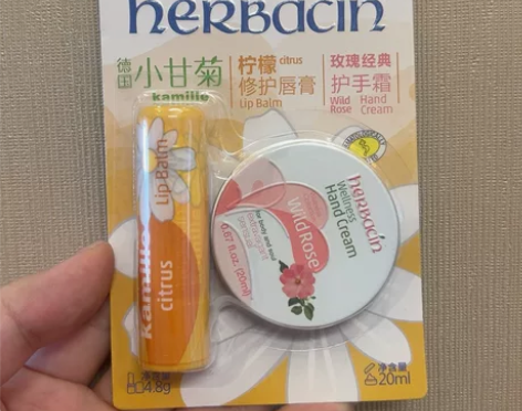 小甘菊护唇膏护手霜套装 效期2024年5月