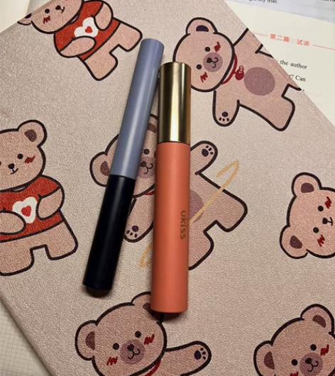 尔木萄睫毛膏ukiss 睫毛打底,都是02...