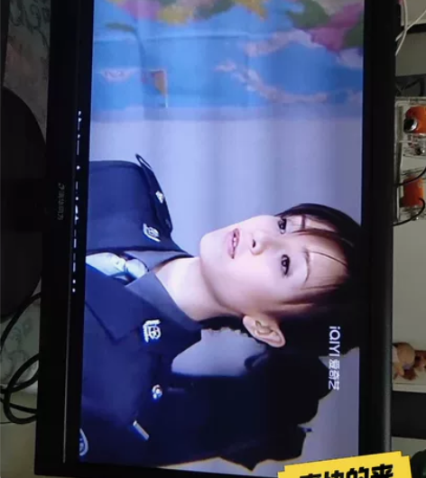 清华同方22寸显示器 几乎全新 无瑕疵...