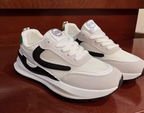 女款运动鞋 37码 38码各一双，私信要的...