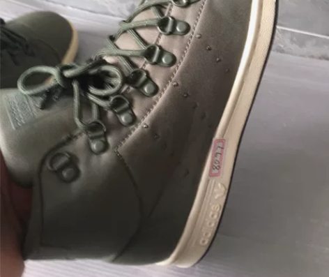 二手正品阿迪42码高帮休闲运动鞋  保正！...