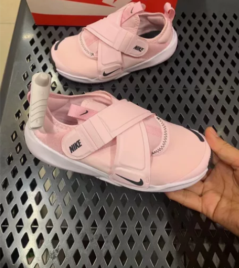 Nike耐克中童飞碟魔术贴运动鞋 全新 全...