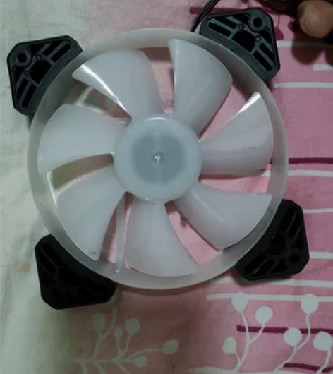 七彩虹幻境之眼机箱风扇,6个,光效可以,不...