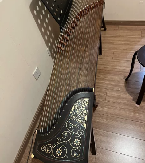 古筝9成新闲置不用了急售,400。自提 感...