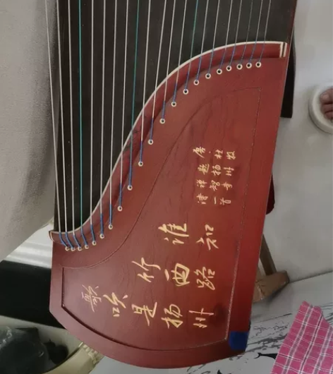 古筝，2000元买的，长1.63米，买回来...