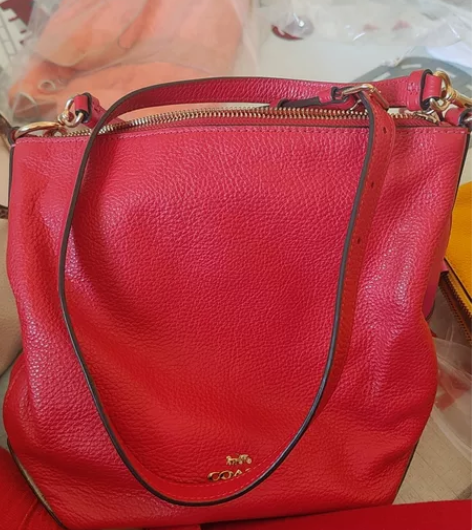 小号红色水桶 感兴趣的话点“我想要”和我私...