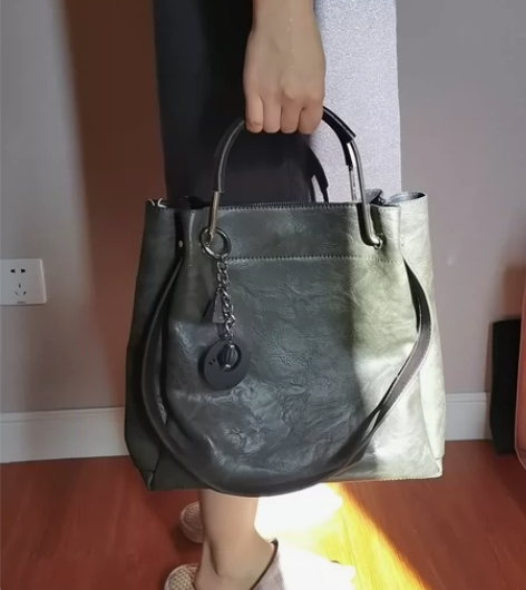 手提包,手提或斜挎都可,全新未用,放过一段...