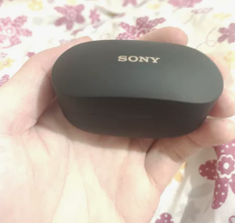 索尼降噪豆四代，圈起来的地方有个磕碰，买来...