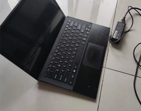 Sony超薄笔记本 13寸，4g内存256...