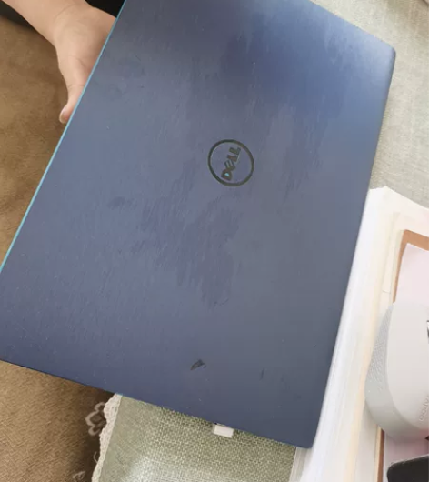 戴尔笔记本 屏幕右边下面有点坏了 售出不退...