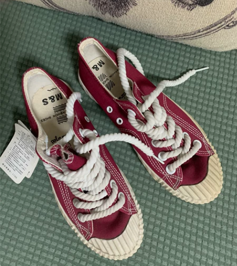 37码全新帆布鞋，库存品，存放导致的鞋帮有...