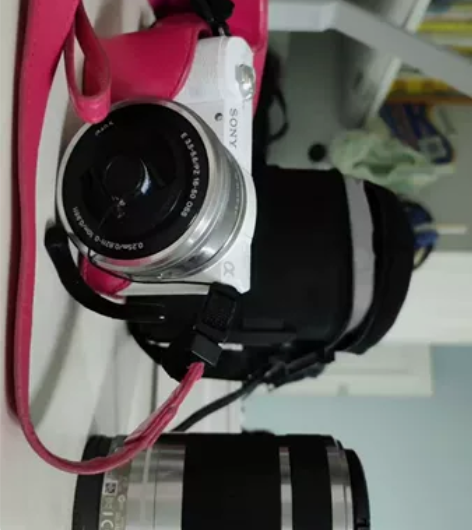 索尼微单α5100，配镜头， 感兴趣的话点...