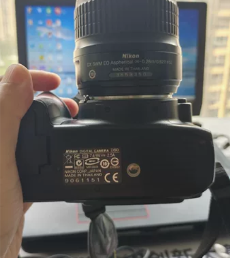 这个尼康D60单反有十几年了吧,当时脑子一...