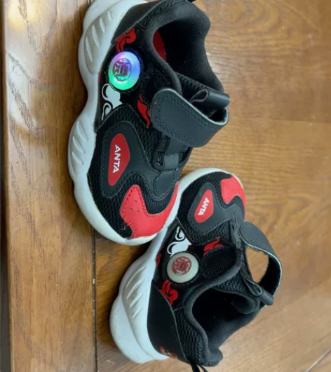 安踏儿童鞋，秋冬款。22码。 感兴趣的话点...