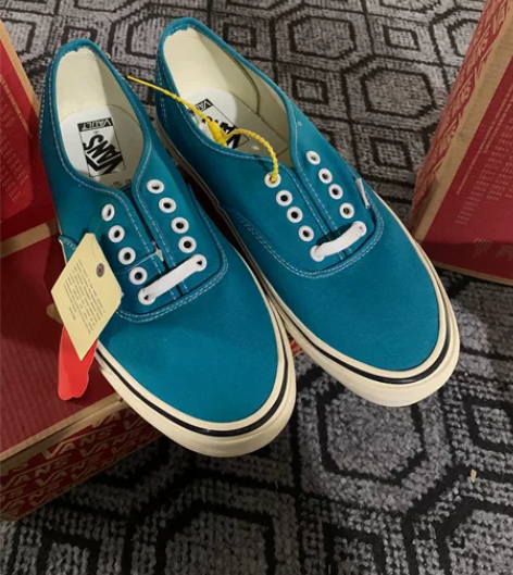 VANS 男女同款休闲板鞋 码数: 42....