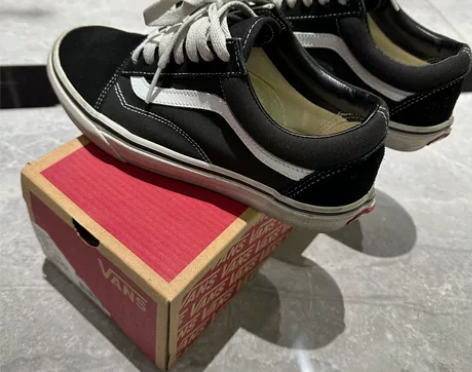家里鞋子太多了，出些点闲置。VANS 经典...