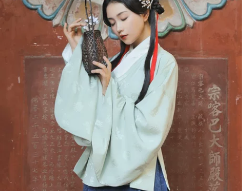 兰若庭 汉服 如意松鼠 明制 暗纹 交领 ...