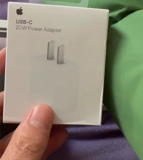 买手机送的原装充电头20w，一次没用过，为...
