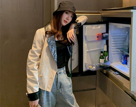 付智恩 拜里朵 做旧复古绵羊皮外套女撞色真...