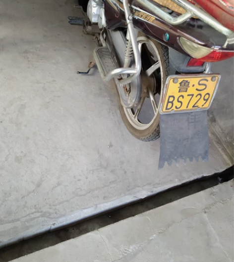 宗申力之星弯梁110摩托车,灯亮表走,一共...