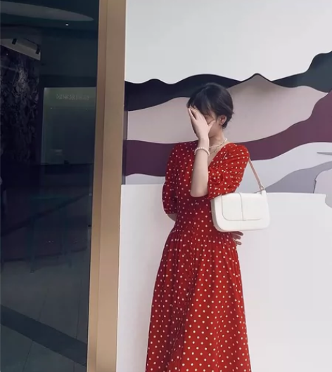 MAE蚂蚁自制v领灯笼袖连衣裙高腰修身黄色...