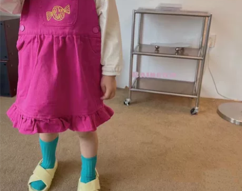 全新彩虹家 小惊喜背带裙100码，带吊牌！...