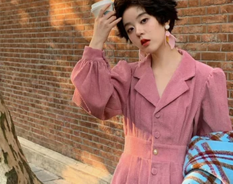 2022冬新款轻奢风高端复古灯芯绒连衣裙高...