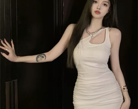 【国庆价】斜肩修身弹力吊带打底裙紧身褶皱包...