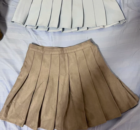 闲置百褶裙 20不包邮 里面都是带打底裤的...