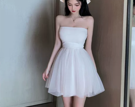 白色网纱蓬蓬抹胸连衣裙女夏季性感生日派对小...