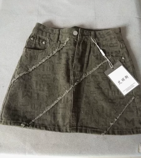 辣妹风女短裤，软牛仔面料，很舒服的，只因个...