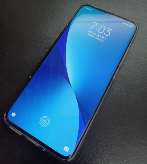 小米12pro，运行内存8G，128G容量...