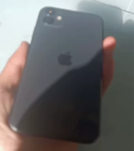 苹果11 128屏幕一点划痕也没有当面看机...