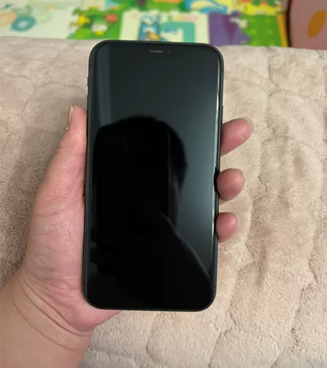 精品11黑色128g,皮毛99新,电池87...