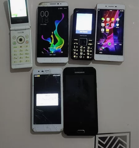 5部手机 全部一起打包处理 第六个三星开不...