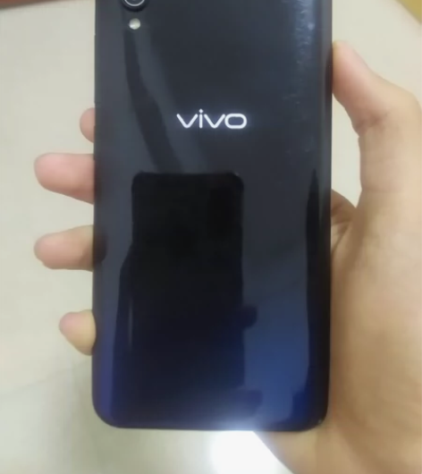 vivoy93s手机几乎全新刷视频不卡打游...