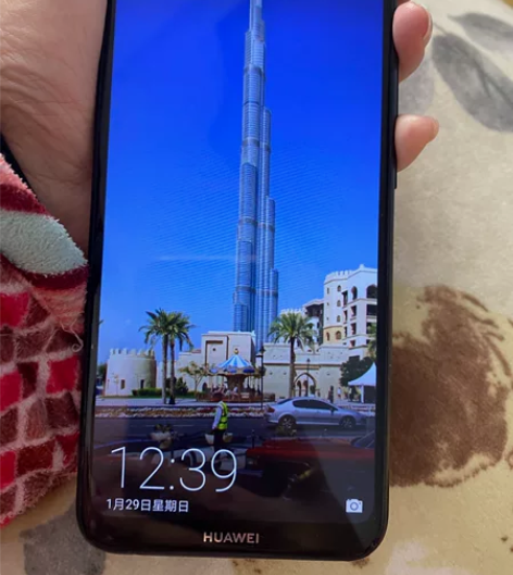 华为荣耀手机9成新/机身无明显划痕 感兴趣...