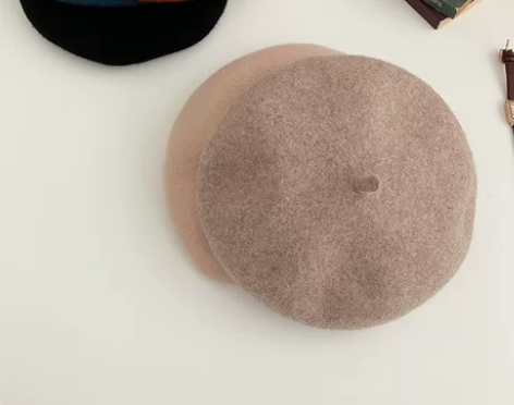 全新的！奶咖色蓓蕾帽 很温柔的颜色 18元...