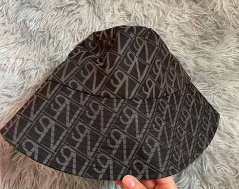 (超低价)名创优品潮酷满印字母渔夫帽棒球帽...