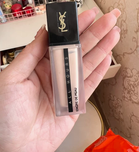 YSL粉底小样,通过两次,余量还很多,保质...