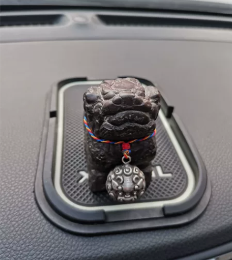 明清文房青石案头狮。手玩镇纸。底刻“天眷”...