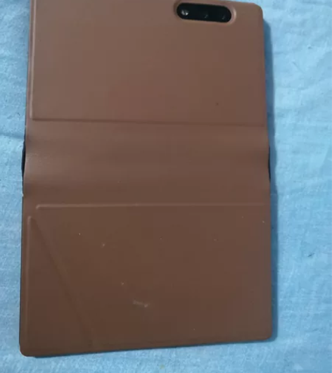 柔宇第一代折叠屏手机 单机加原装皮套,好像...