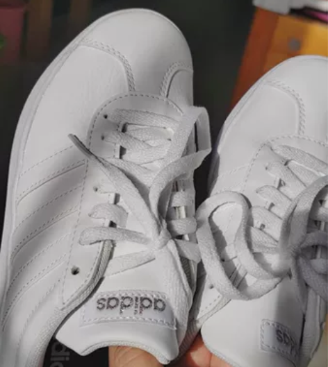 正品阿迪达斯，女士白色运动鞋，225(36...