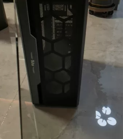 自用电脑机箱，成嘎嘎新，用的时候很少，因为...