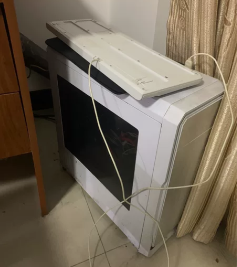 白色电脑机箱跟电源一个，电脑已拆了，不要问...