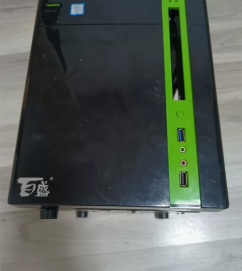 一个机箱，一个笔记本刻录光驱，一条光驱sa...